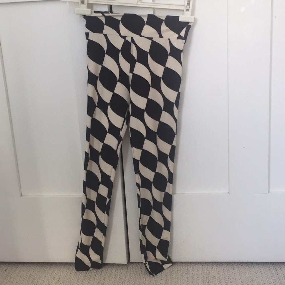 black and white full length leggings
